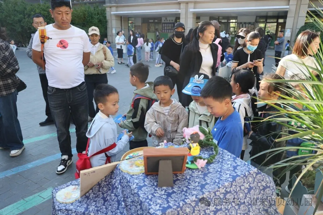 参观小学教学楼
